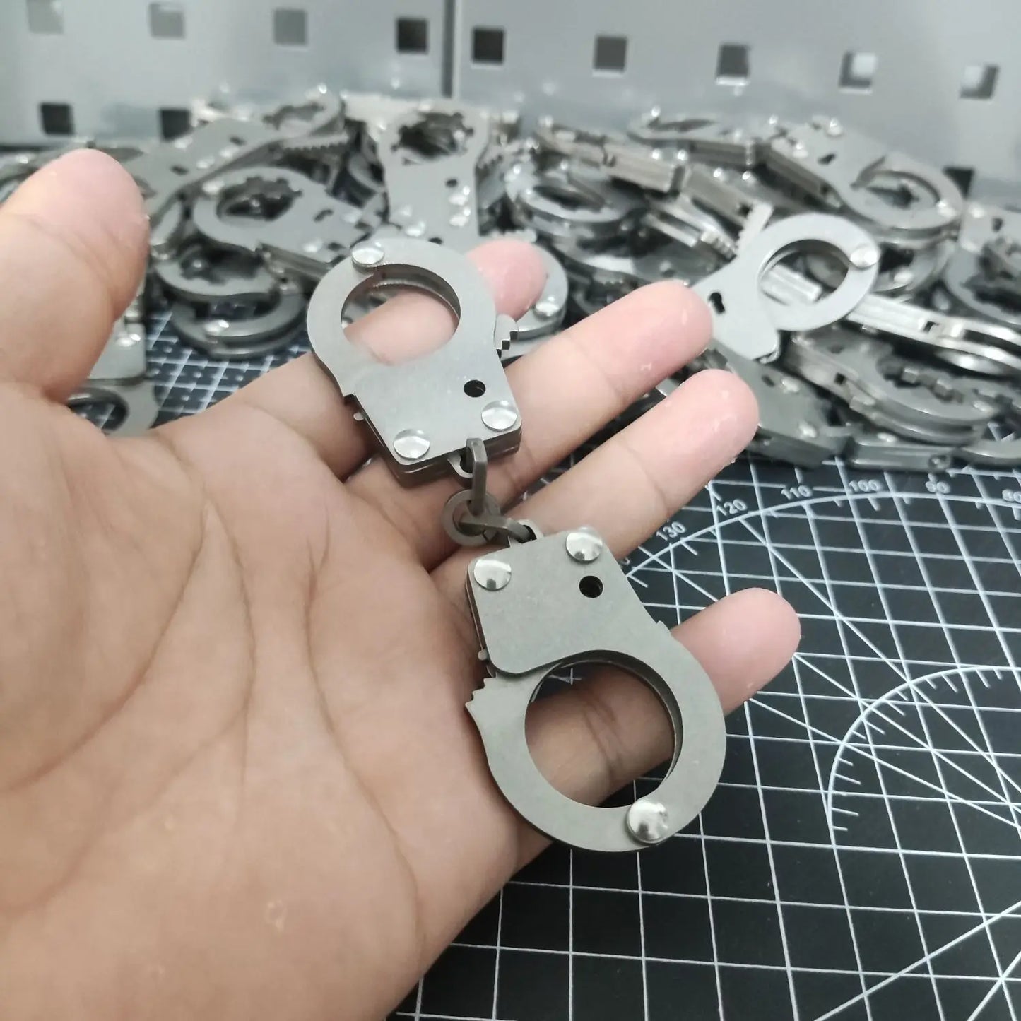Thumb Lock Buckle Toe Lock Buckle SM Bondage Handcuffs Adult Games Sex Toys For Couple Cosplay Stainless Steel Erotic Products